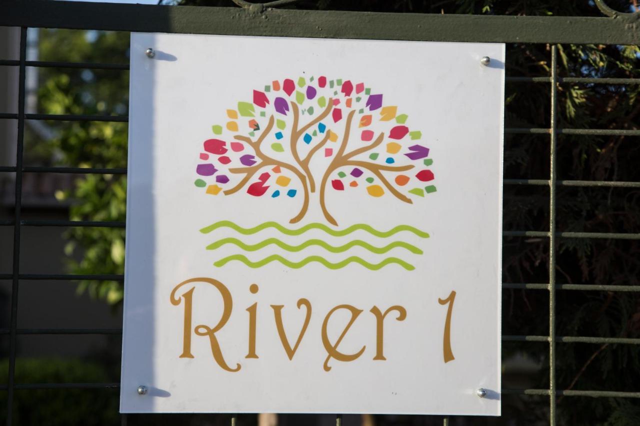 River 릭수리 외부 사진